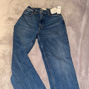 Never worn Abercrombie 90’s straight jeans